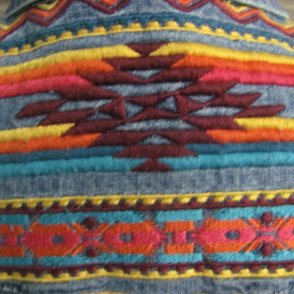 STETSON  WOMENS DENIM SHIRT WITH  SERAPE DESIGN ON THE CUFFS - Picture 7 of 11
